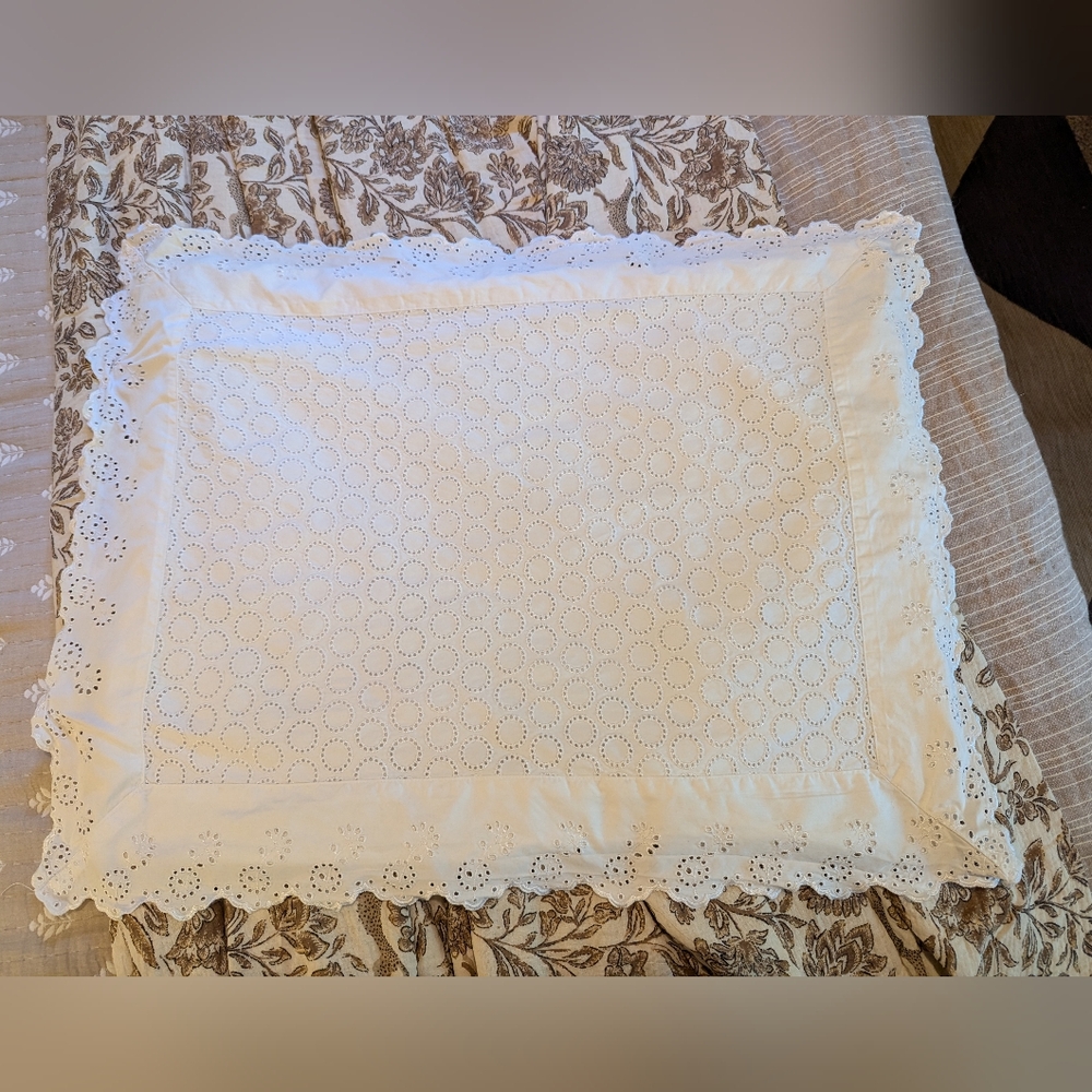 Country living cottage eyelet standard pillow sham pair